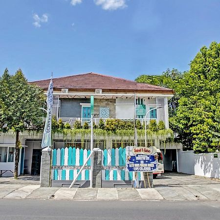 Capital O 91318 House Of Siti Boutique Homestay Джембер Экстерьер фото